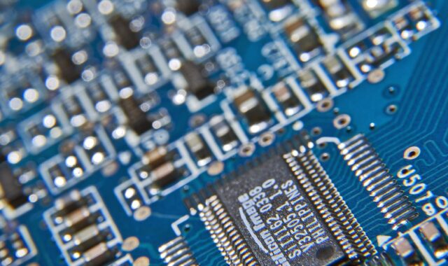 Smart Hardware photo for How Metal, Walls, and Antenna Placement Change Device Coverage