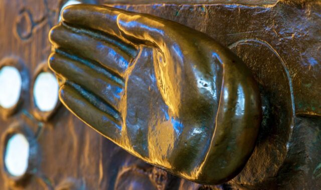 hand, metal, finger, door knob, copper, gold, glittering, bright, sculpture, door opener, handle