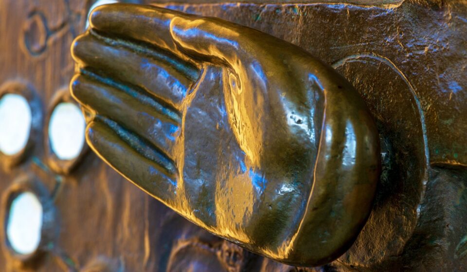 hand, metal, finger, door knob, copper, gold, glittering, bright, sculpture, door opener, handle