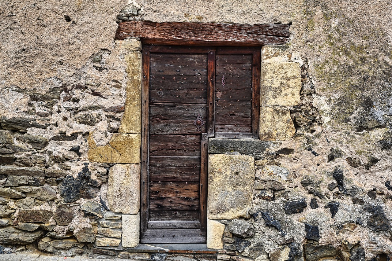 door, entry, drink, old, former, wall, stones, rustic