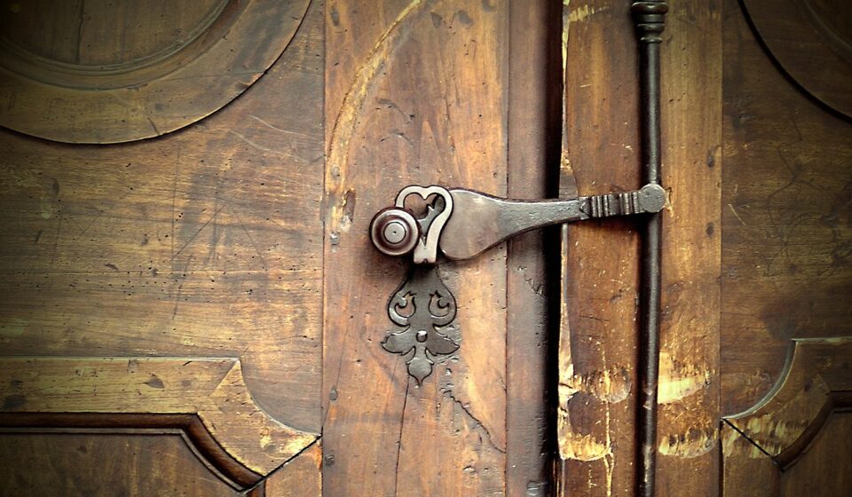 church door, castle, bolt, front door, facade, road, houses, window, shops, brittany, vacations, coast, france, church door, church door, castle, castle, castle, castle, bolt, front door, front door, front door, front door, front door, france