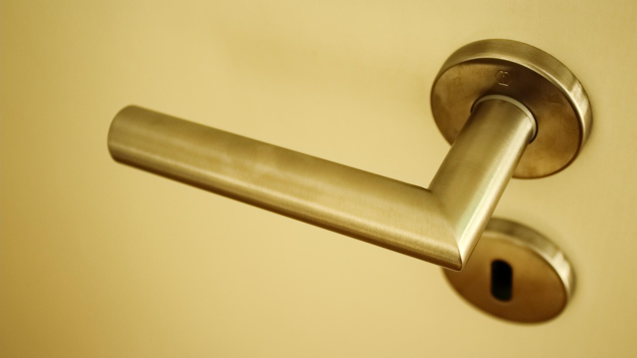 door knob, metal, to graduate, entrance, door handle, old, door, jack, handle, gate, ornament, lock, door lock, castle, close to, front door, blocking, close up, security, iron, to open, door knob, door knob, door knob, door handle, door handle, door handle, door handle, door handle, door, door lock, door lock, front door