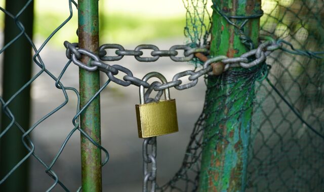 fence, chain, barrier, lock, u-lock, metal, old, mesh, closed, protection, barrier, barrier, barrier, lock, lock, lock, lock, lock