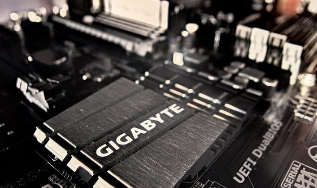 processor, computer, desktop, pc, linux, heatsink, metello, silver, shiny, technology, metal, industry, hi-tech, intel, amd, arm, linux, linux, linux, linux, linux, heatsink, intel, amd, amd
