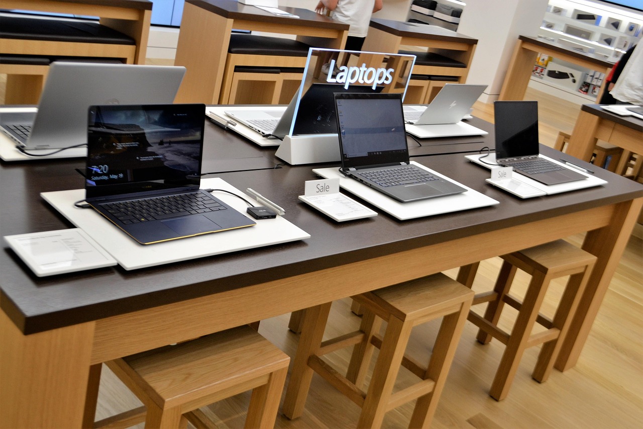 laptop, technology, microsoft, internet, business, communication application, pc, modern, notebook, mobile multimedia, mouse pad wireless, keyboard, store app, network, display, store, shopping, experience, shop, clean, no people, chair, table, slim, compact, microsoft, microsoft, microsoft, microsoft, microsoft