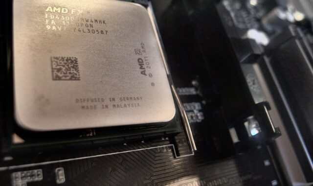 processor, motherboard, gigabyte, technology, computer, hardware, pc, intel, portable, desktop, arm, amd, leon's mouth, hi-tech, metal, shiny, windows, linux, heatsink, silver, gigabyte, intel, intel, intel, amd, amd, amd, amd, amd, linux