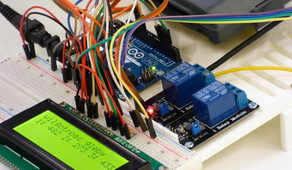 integrated circuit, computer, arduino, technology, robot, hardware, electronics, computers, components, computer specialist, equipment, it, computer lab, programming, wires, diodes, design, screen, display, arduino, arduino, arduino, arduino, arduino