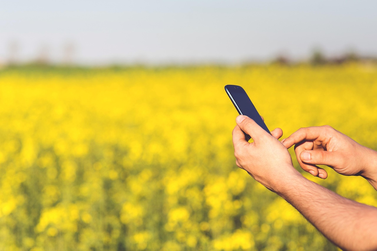 smartphone, mobile, mobile phone, phone, acer, man, yellow, tech, technology, yellow technology, yellow phone, yellow mobile, yellow tech, yellow smartphone, yellow telephone, phone, tech, tech, tech, tech, tech