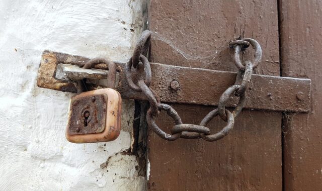 castle, chain lock, u-lock, door, gate, wood barn, metal, iron, completed, chain, locking, old, rust, weathered, secured, metal chain, iron chain, still life, housewall, wooden gate, gate, gate, chain, chain, chain, chain, chain, locking, locking, locking, still life