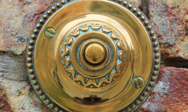 door bell, doorbell, bell, clamp, bell button, pusher, door knob, door opener, stud, antique, old, metal, bronze, brass dingdong, round, screws, brass screws, housewall, clinker, clinker stone, polished, shine, glittering, decorative, decorating, door bell, door bell, doorbell, doorbell, doorbell, doorbell, doorbell